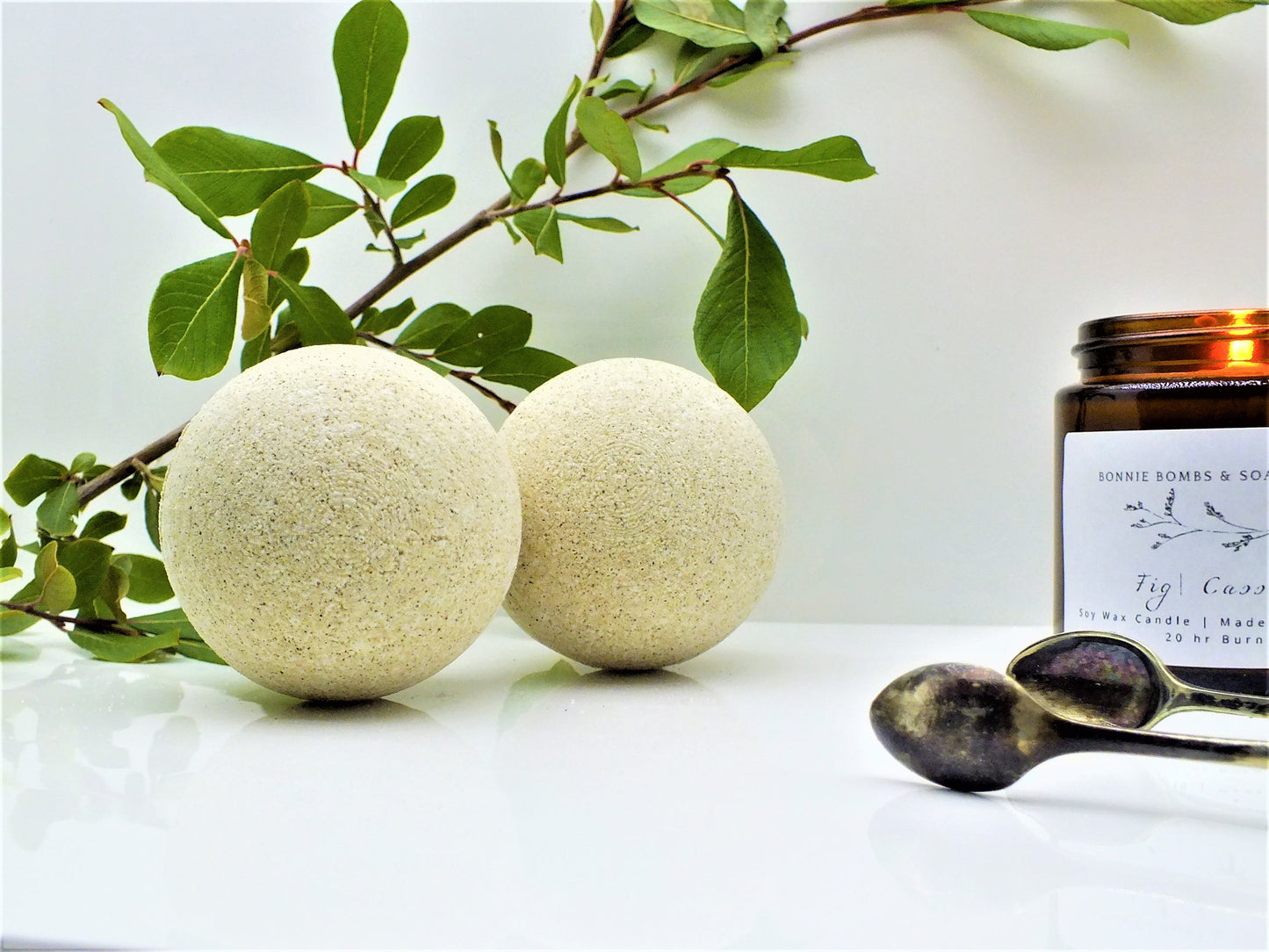 Green Tea & Eucalyptus bath bomb